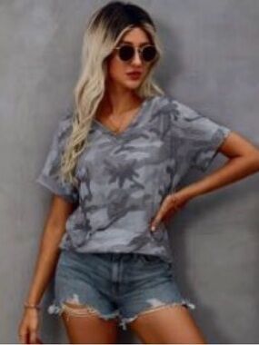 Women's Gray Camo V-Neck Short Sleeve Top